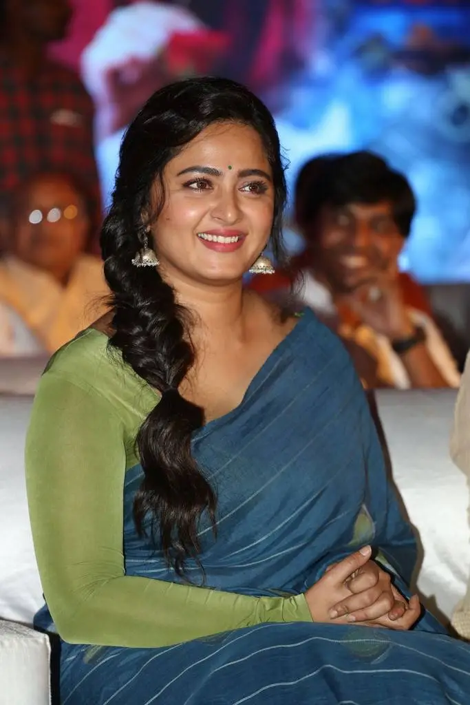 Anushka Shetty Wallpapers Smiling Face Closeup